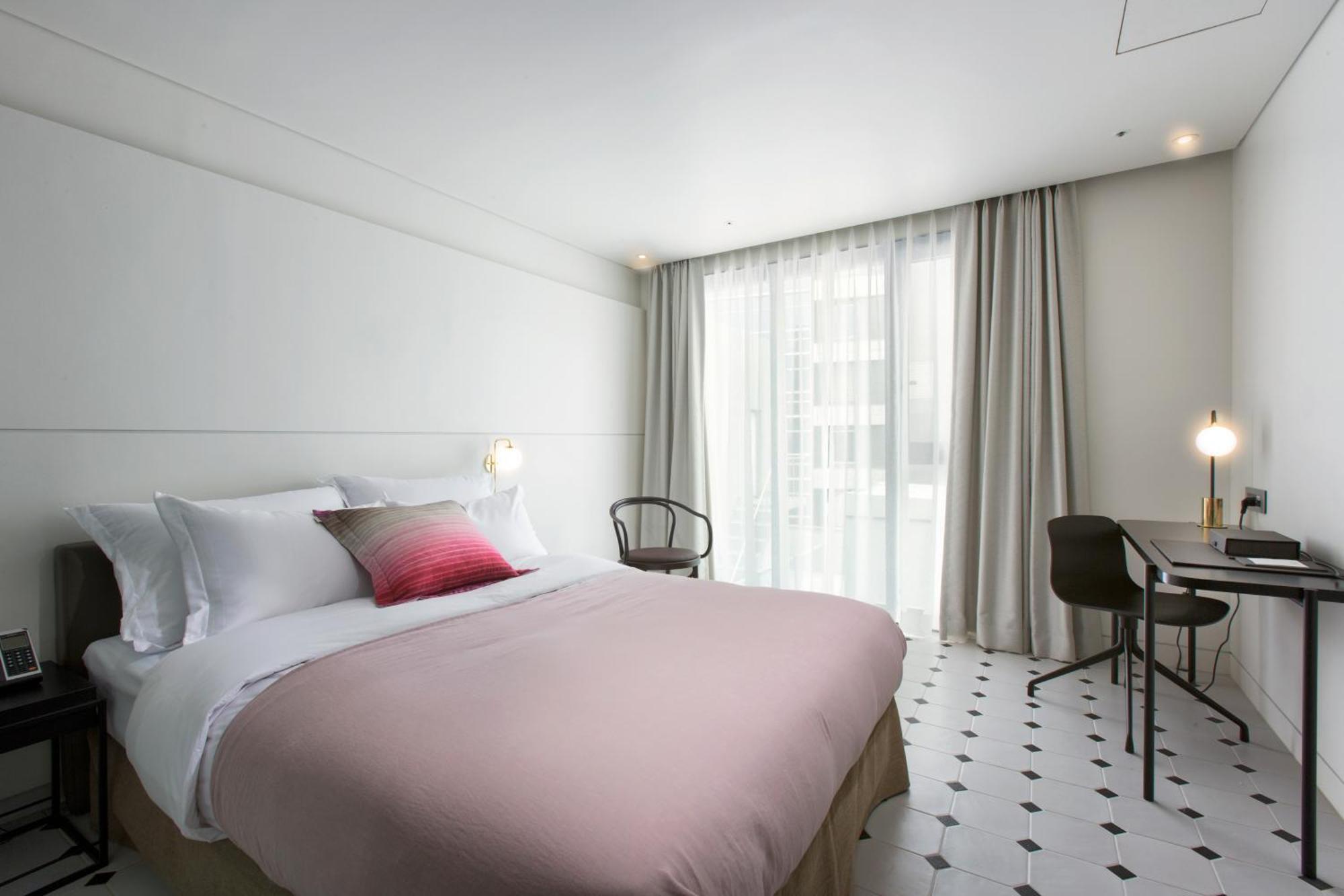 Standard Double Room,710688565:JPEG