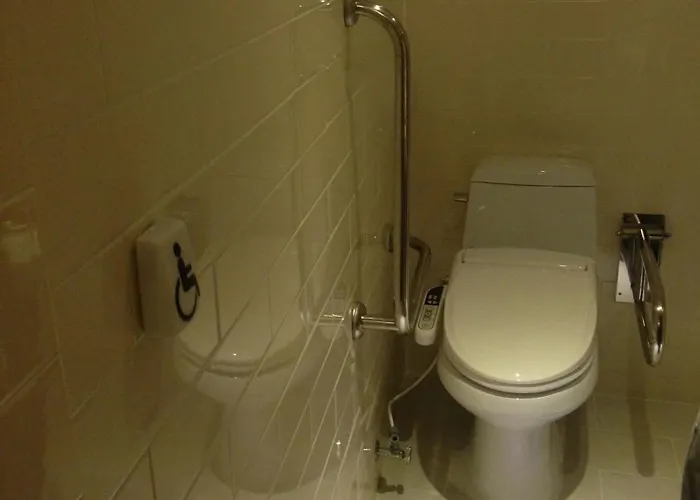 Cheap hotel: Hotel 8 Hours