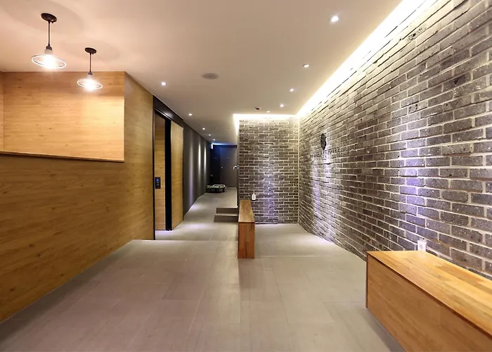 Cheap hotel: Hotel 8 Hours